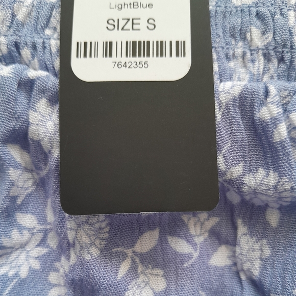 Gorgeous flowy floral dress - Picture 4 of 4